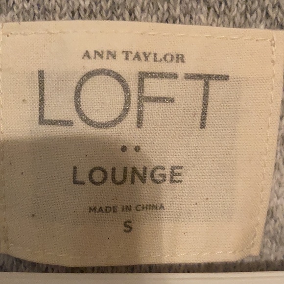 Loft sweater / poncho style - Picture 2 of 2